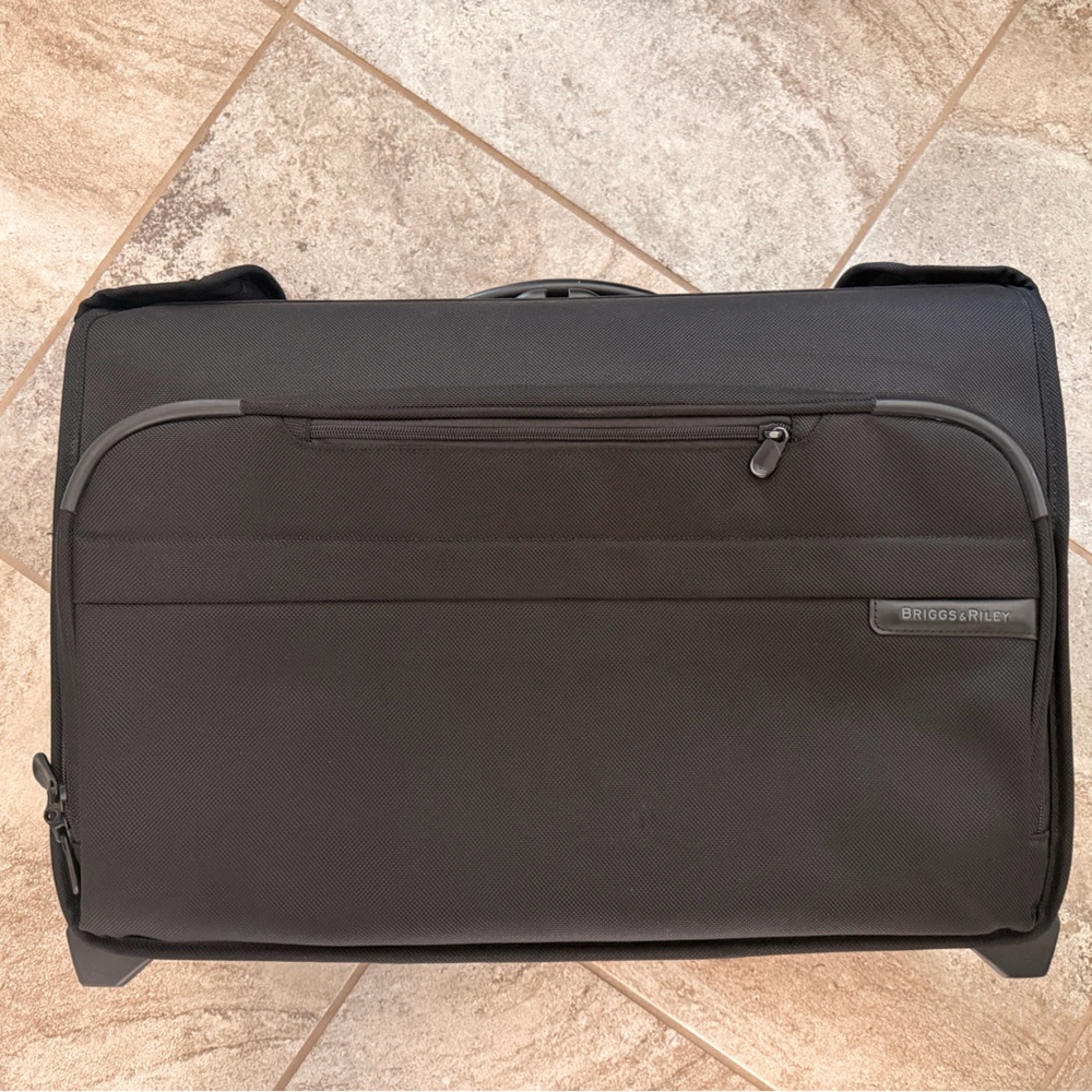 Briggs & Riley Black Garment Carry On 21’